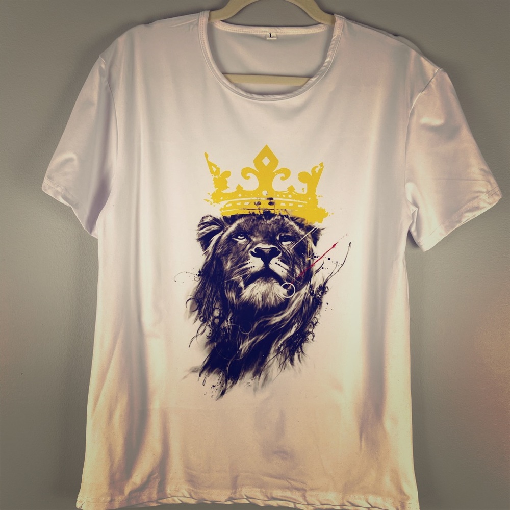 White Large shirt. Picture of a lion with a crown.